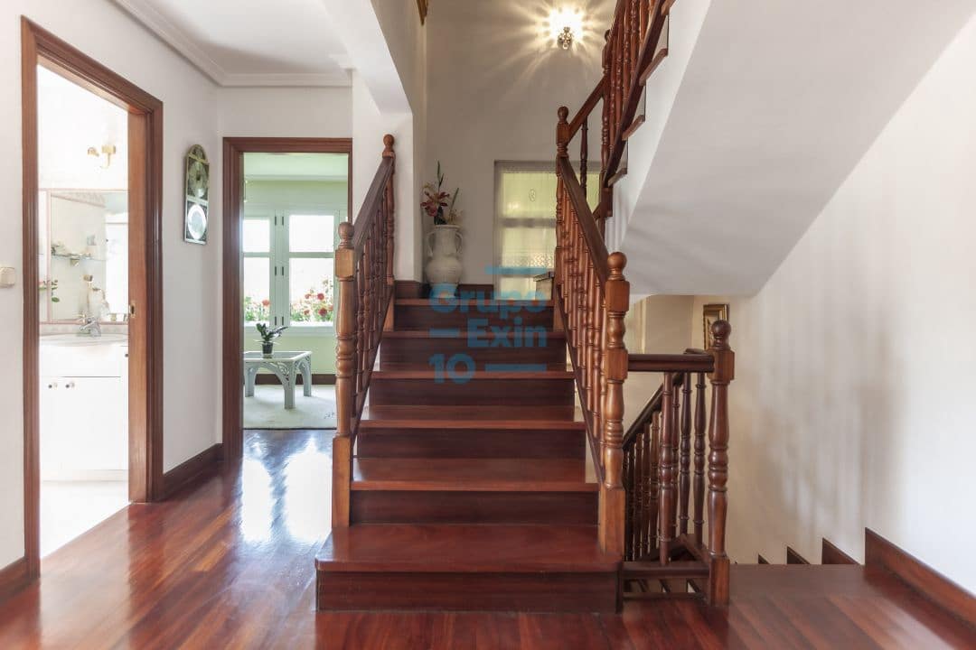 5 bedroom Villa for sale in Usurbil - € 1,000,000 (Ref: 7466618)