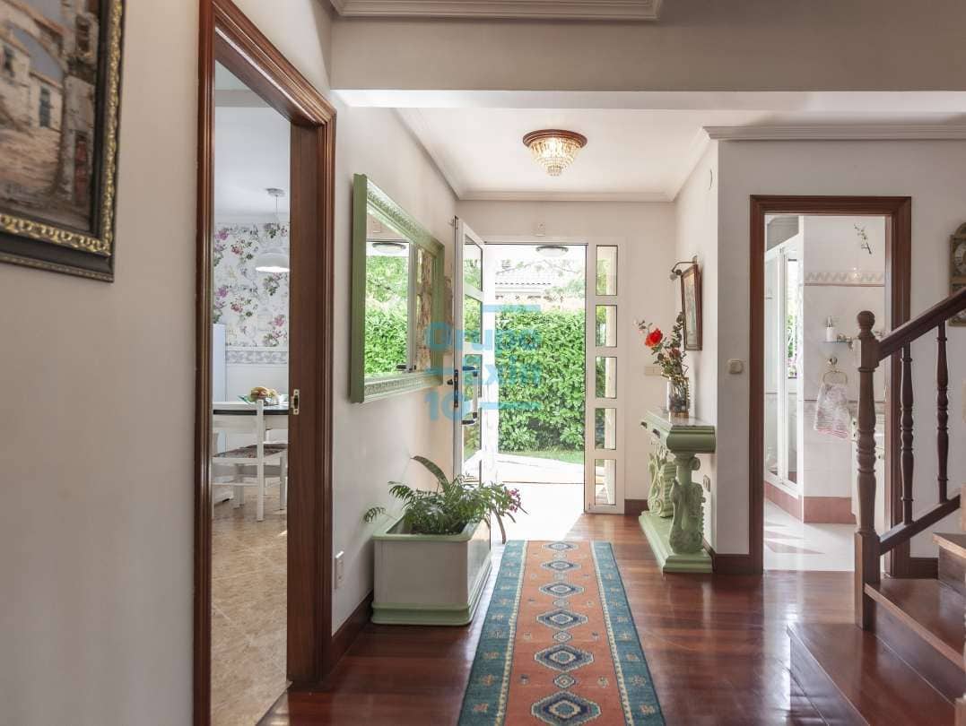 5 bedroom Villa for sale in Usurbil - € 1,000,000 (Ref: 7466618)