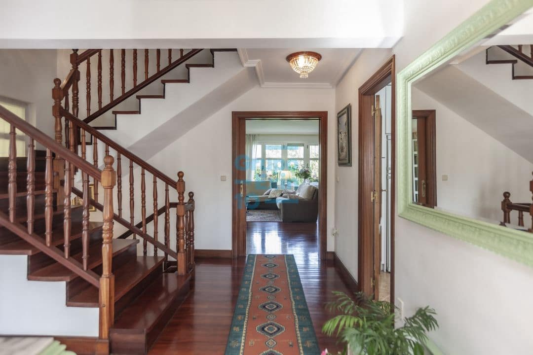 5 bedroom Villa for sale in Usurbil - € 1,000,000 (Ref: 7466618)