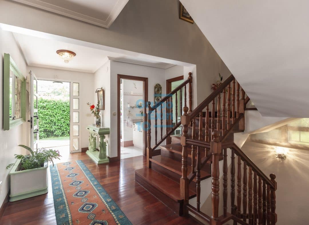 5 bedroom Villa for sale in Usurbil - € 1,000,000 (Ref: 7466618)