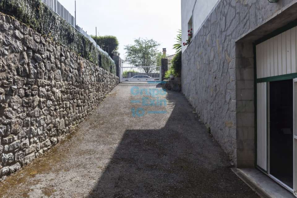 5 bedroom Villa for sale in Usurbil - € 1,000,000 (Ref: 7466618)