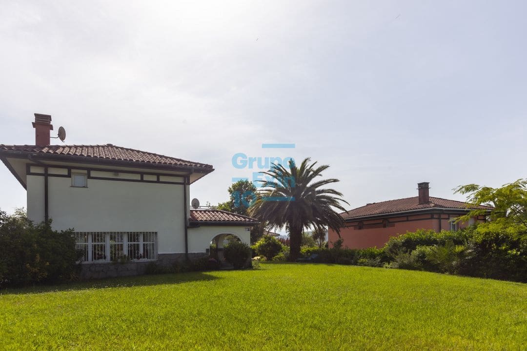 5 bedroom Villa for sale in Usurbil - € 1,000,000 (Ref: 7466618)