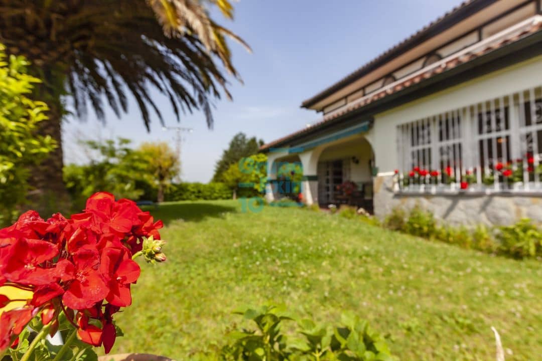 5 bedroom Villa for sale in Usurbil - € 1,000,000 (Ref: 7466618)