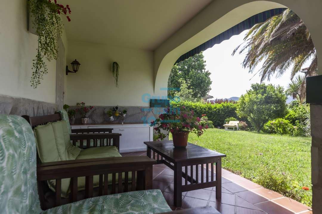 5 bedroom Villa for sale in Usurbil - € 1,000,000 (Ref: 7466618)