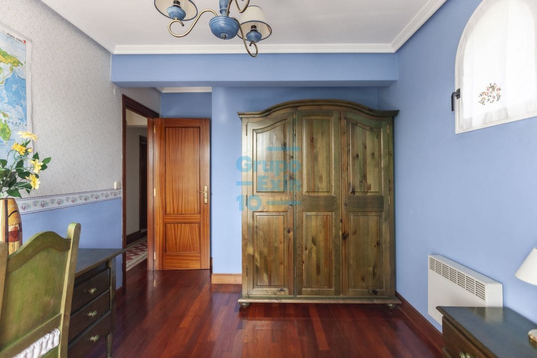 5 bedroom Villa for sale in Usurbil - € 1,000,000 (Ref: 7466618)