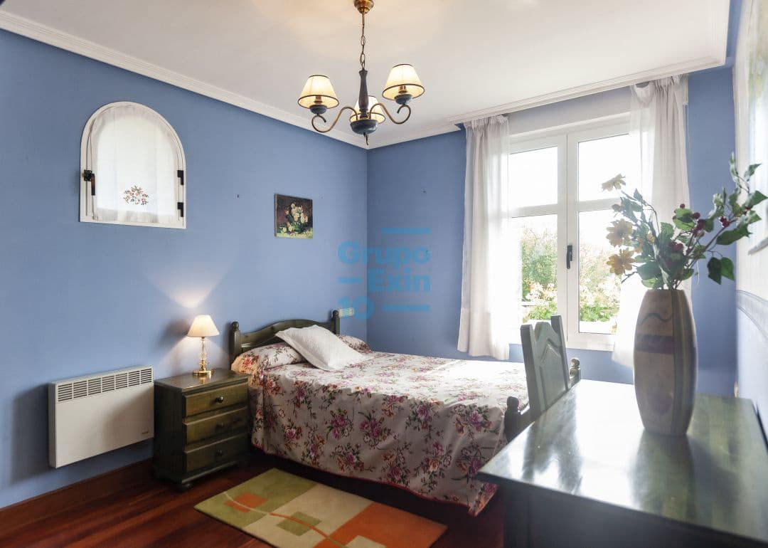 5 bedroom Villa for sale in Usurbil - € 1,000,000 (Ref: 7466618)