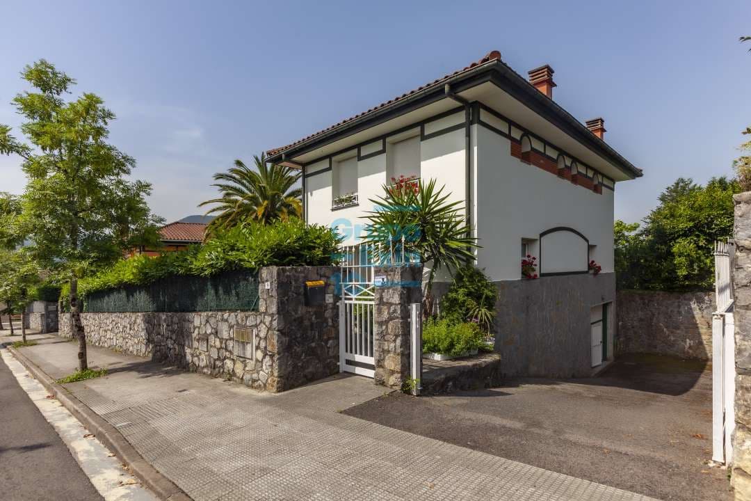 5 bedroom Villa for sale in Usurbil - € 1,000,000 (Ref: 7466618)