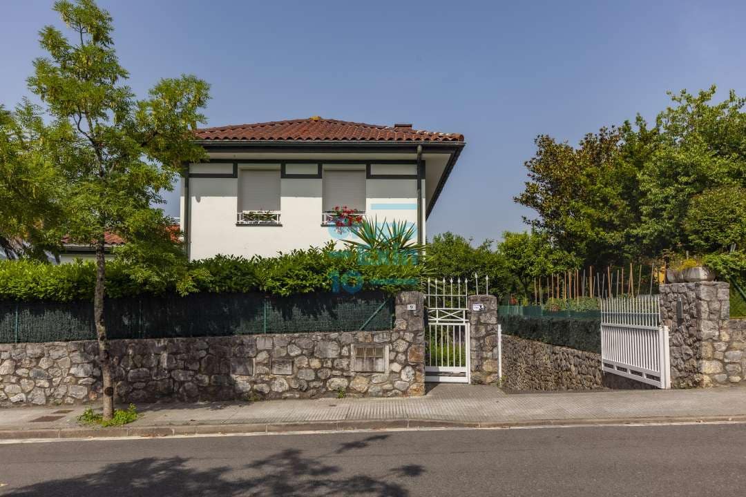 5 bedroom Villa for sale in Usurbil - € 1,000,000 (Ref: 7466618)