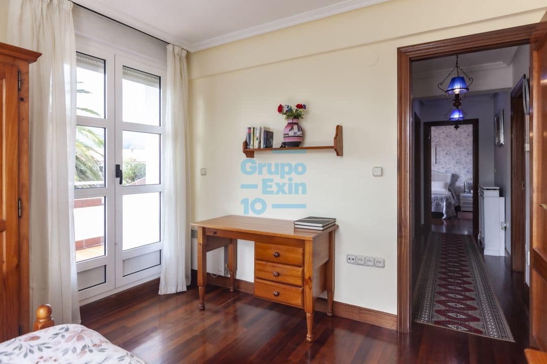 5 bedroom Villa for sale in Usurbil - € 1,000,000 (Ref: 7466618)