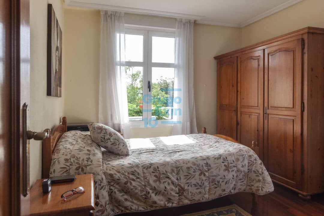 5 bedroom Villa for sale in Usurbil - € 1,000,000 (Ref: 7466618)