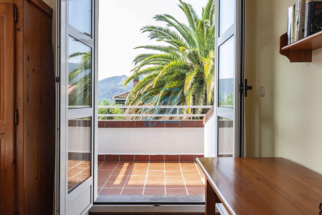 5 bedroom Villa for sale in Usurbil - € 1,000,000 (Ref: 7466618)