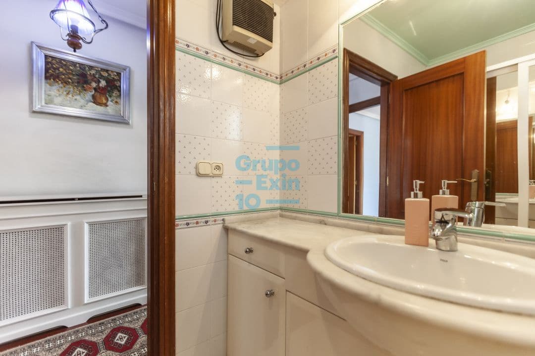 5 bedroom Villa for sale in Usurbil - € 1,000,000 (Ref: 7466618)