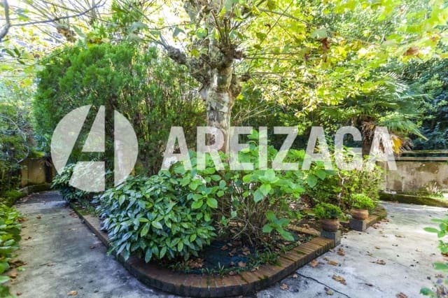 13 bedroom Villa for sale in Donostia-San Sebastián - € 5,000,000 (Ref: 8811947)