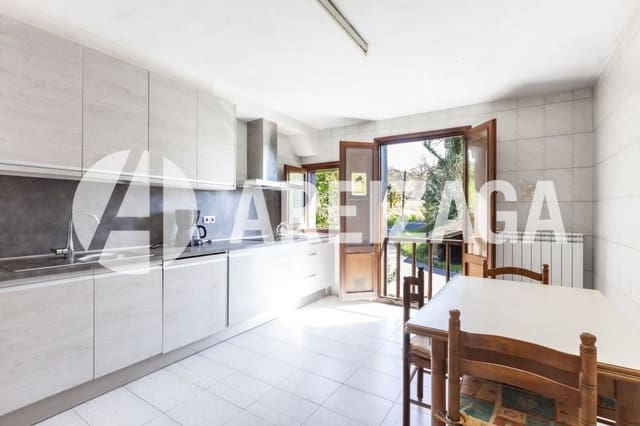 5 bedroom Townhouse for sale in Donostia-San Sebastián - € 1,400,000 (Ref: 8861811)
