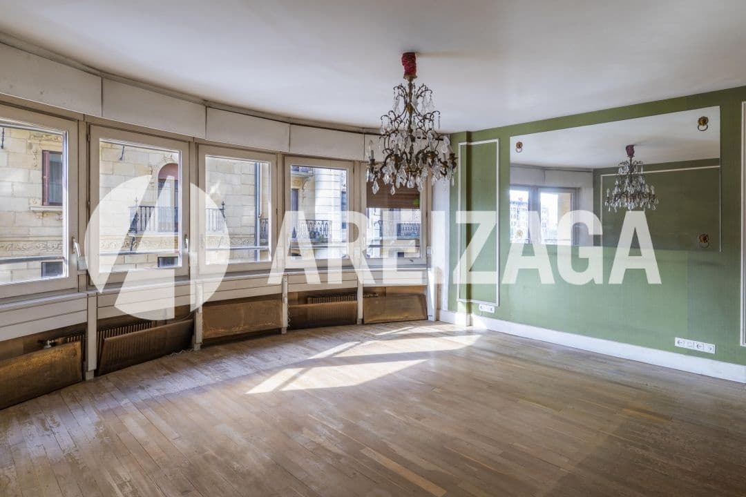6 soveværelse Lejlighed til salg i Donostia-San Sebastian - € 2.375.000 (Ref: 9035637)