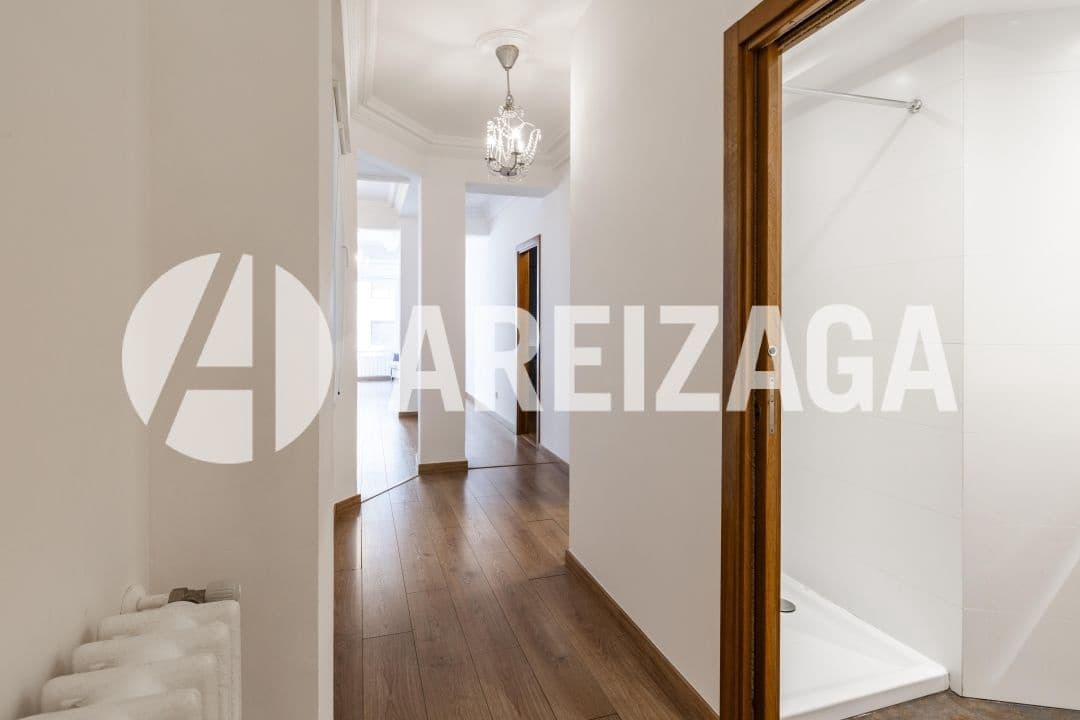 4 soveværelse Lejlighed til salg i Donostia-San Sebastian - € 985.000 (Ref: 9036078)