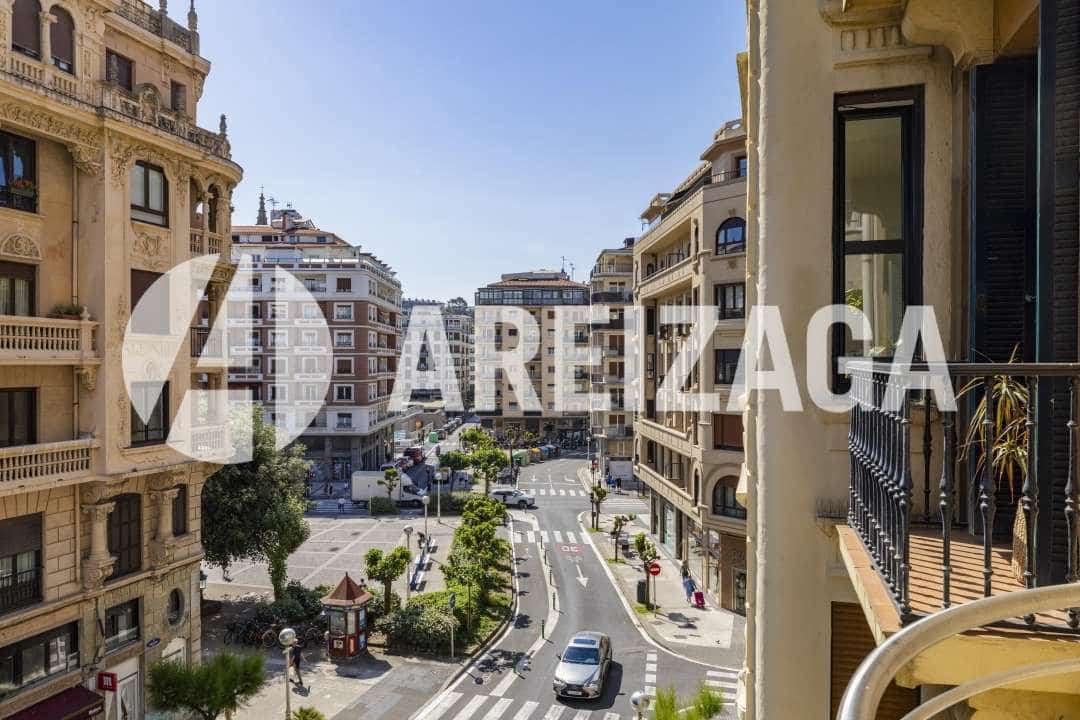 4 soveværelse Lejlighed til salg i Donostia-San Sebastian - € 985.000 (Ref: 9036078)