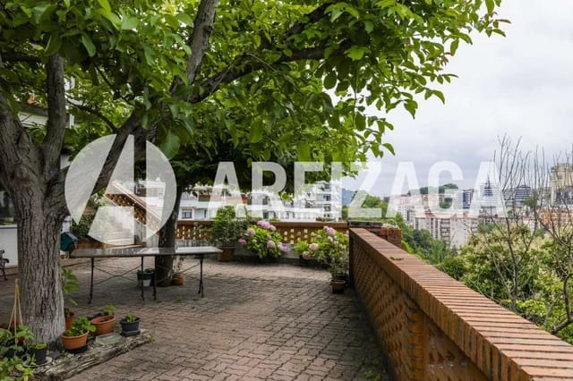 7 bedroom Townhouse for sale in Donostia-San Sebastián with pool - € 1,200,000 (Ref: 9148719)