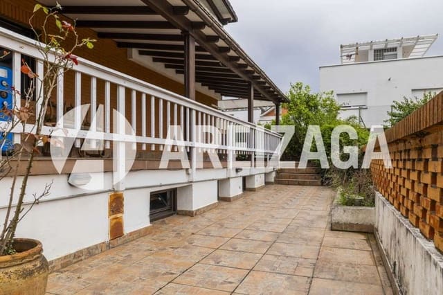7 bedroom Townhouse for sale in Donostia-San Sebastián with pool - € 1,200,000 (Ref: 9148719)