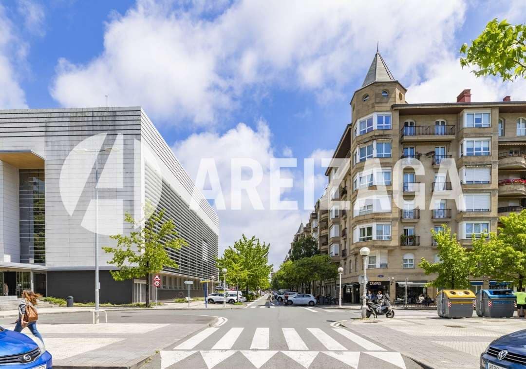 3 bedroom Flat for sale in Donostia-San Sebastian - € 1,250,000 (Ref: 9206109)