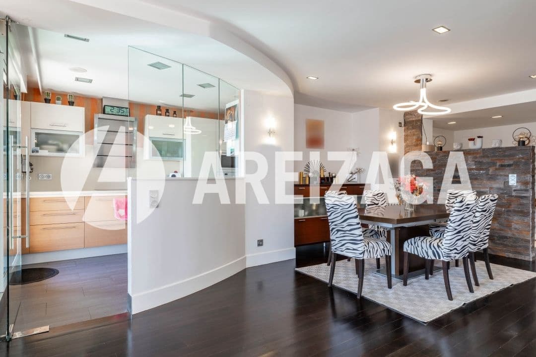 2 slaapkamer Flat te koop in Donostia-San Sebastian met zwembad - € 860.000 (Ref: 9319888)