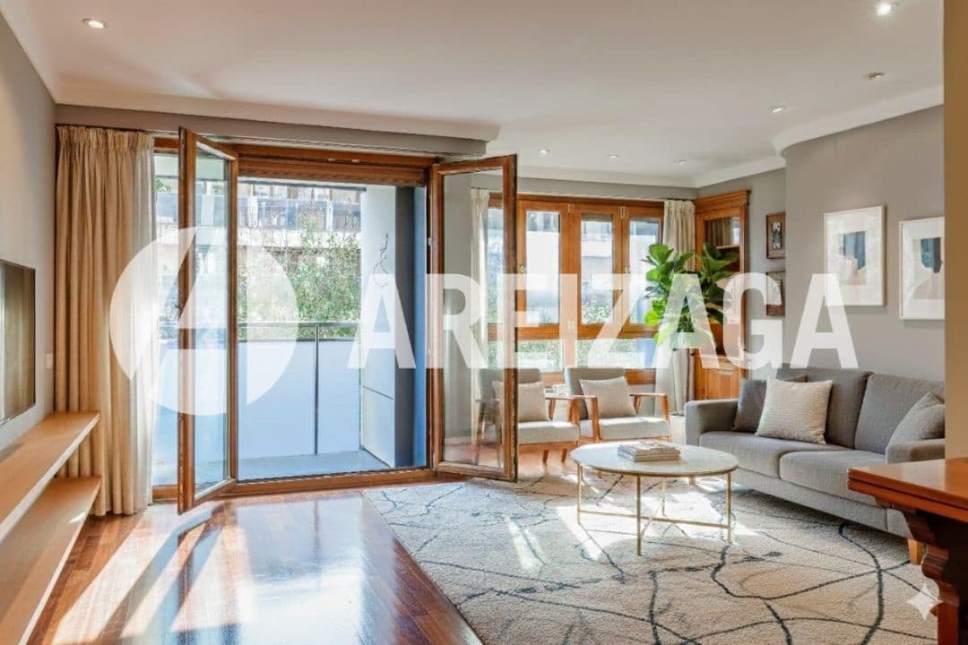 2 bedroom Flat for sale in Donostia-San Sebastian - € 575,000 (Ref: 9363354)