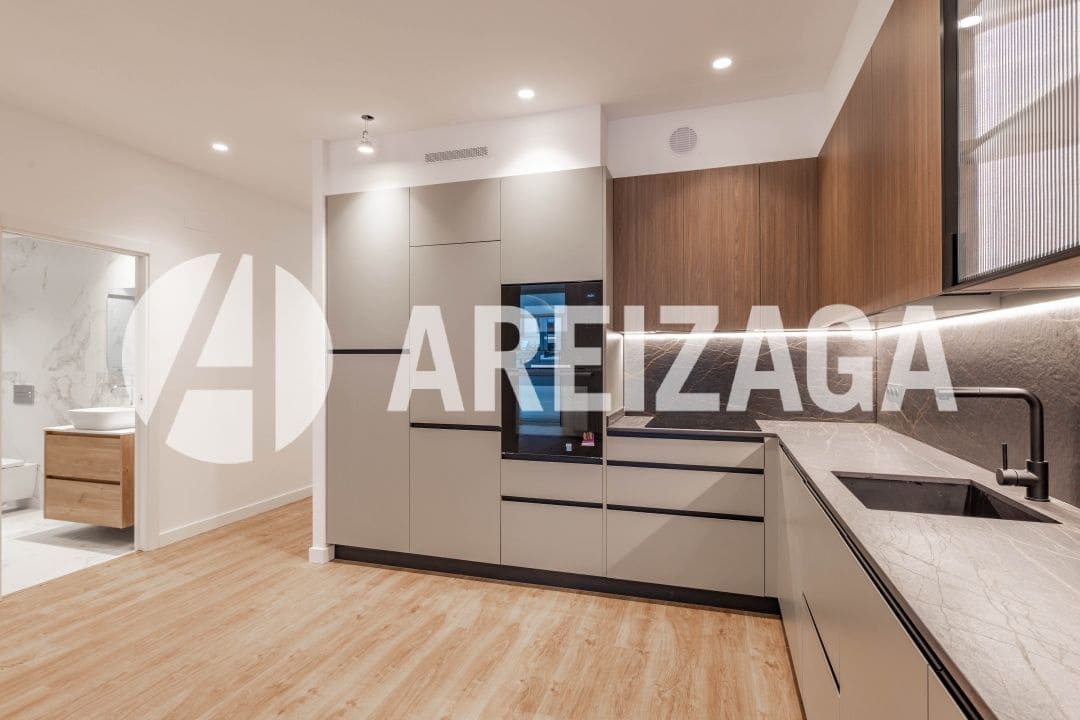 2 sovrum Lägenhet till salu i Donostia-San Sebastian - 675 000 € (Ref: 9400066)