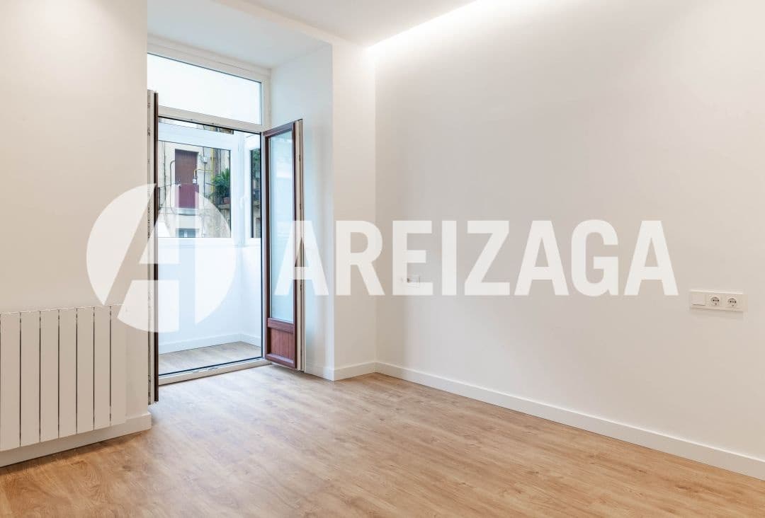 2 sovrum Lägenhet till salu i Donostia-San Sebastian - 675 000 € (Ref: 9400066)