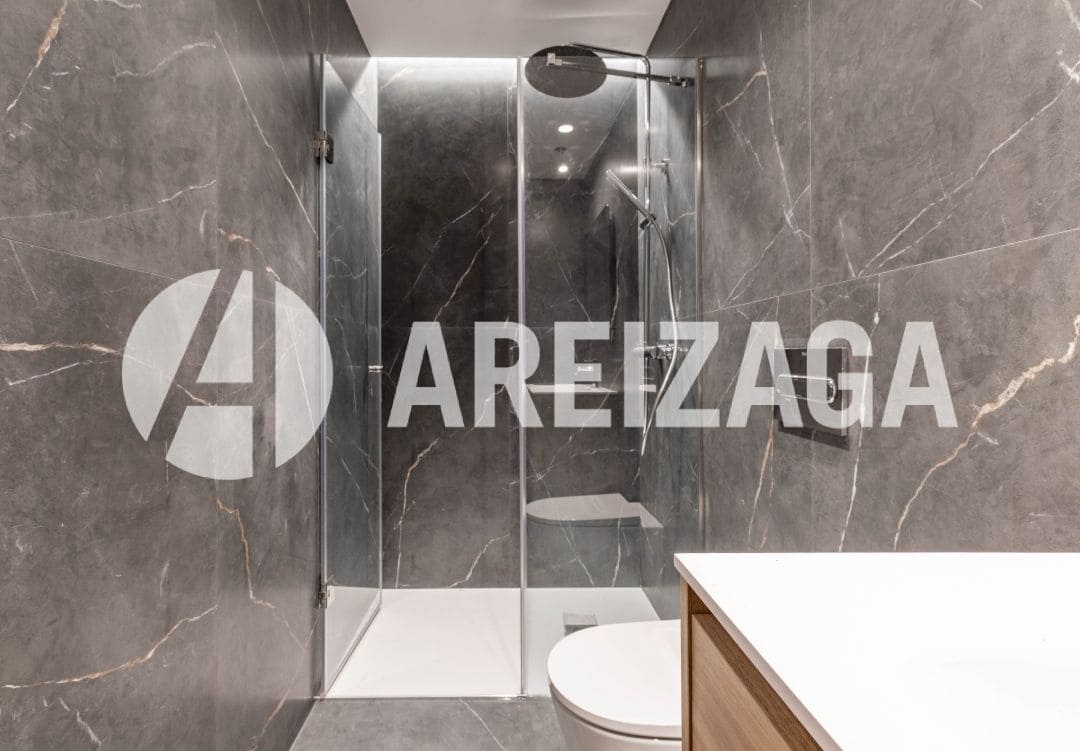 2 sovrum Lägenhet till salu i Donostia-San Sebastian - 675 000 € (Ref: 9400066)