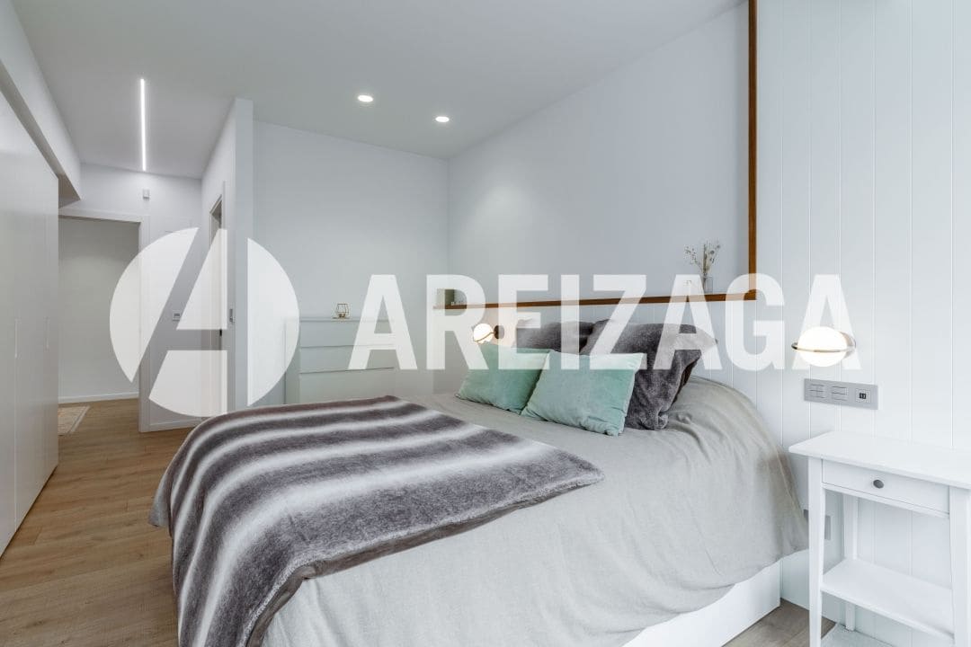 3 bedroom Flat for sale in Donostia-San Sebastian - € 1,135,000 (Ref: 9444904)