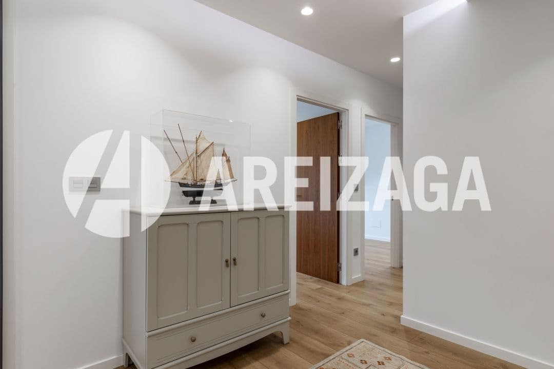 3 bedroom Flat for sale in Donostia-San Sebastian - € 1,135,000 (Ref: 9444904)