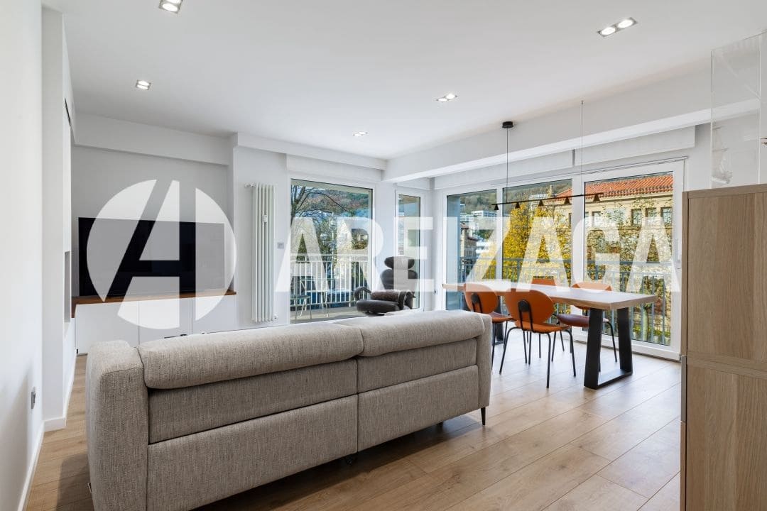 3 bedroom Flat for sale in Donostia-San Sebastian - € 1,135,000 (Ref: 9444904)