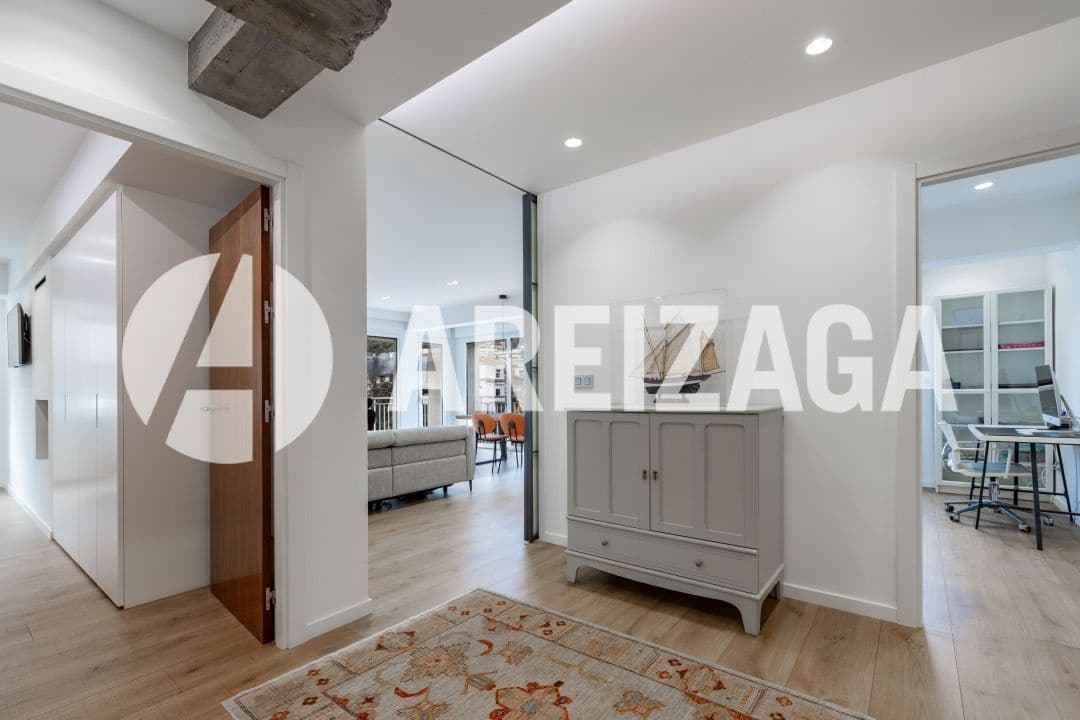 3 bedroom Flat for sale in Donostia-San Sebastian - € 1,135,000 (Ref: 9444904)