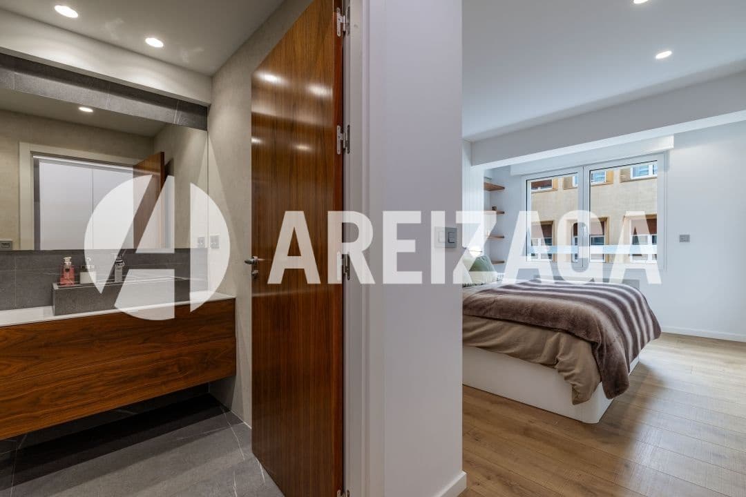 3 bedroom Flat for sale in Donostia-San Sebastian - € 1,135,000 (Ref: 9444904)