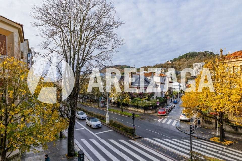 3 bedroom Flat for sale in Donostia-San Sebastian - € 1,135,000 (Ref: 9444904)