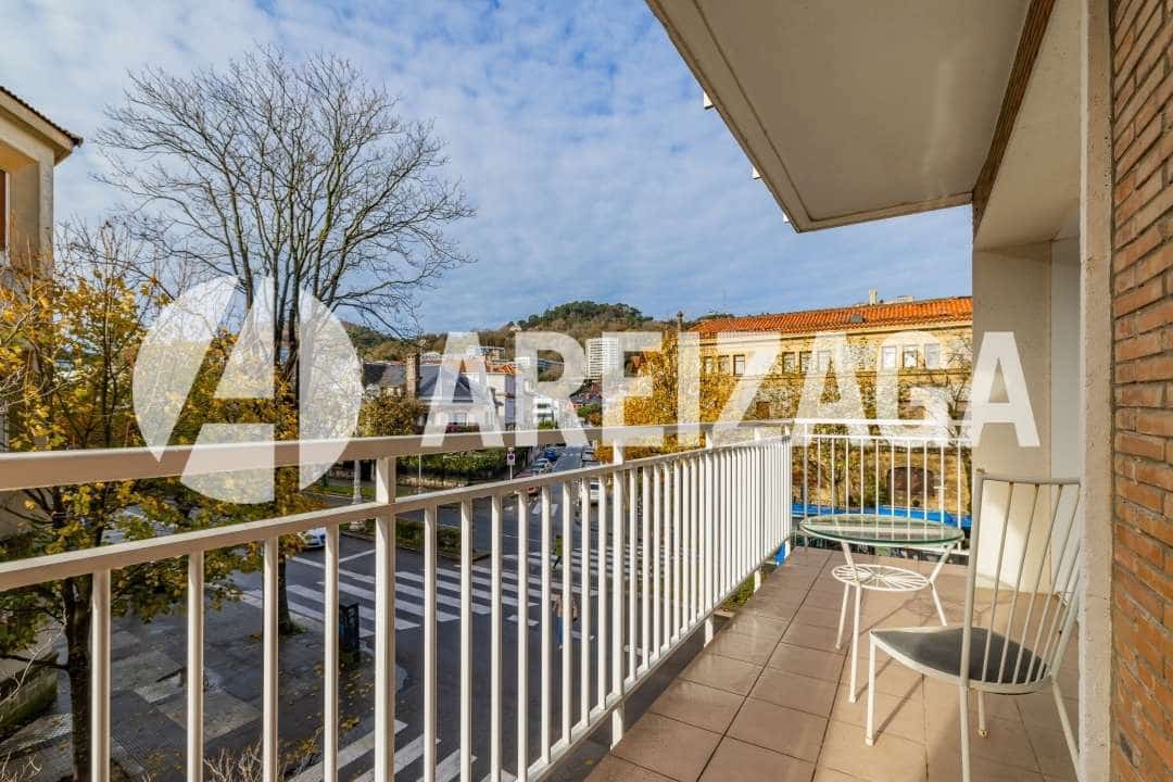 3 bedroom Flat for sale in Donostia-San Sebastian - € 1,135,000 (Ref: 9444904)