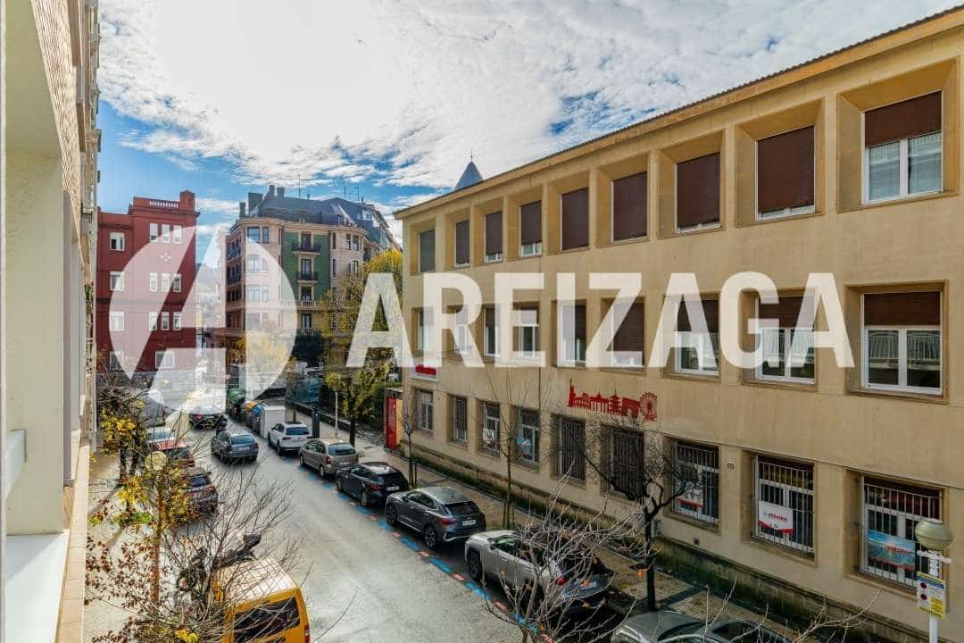 3 bedroom Flat for sale in Donostia-San Sebastian - € 1,135,000 (Ref: 9444904)