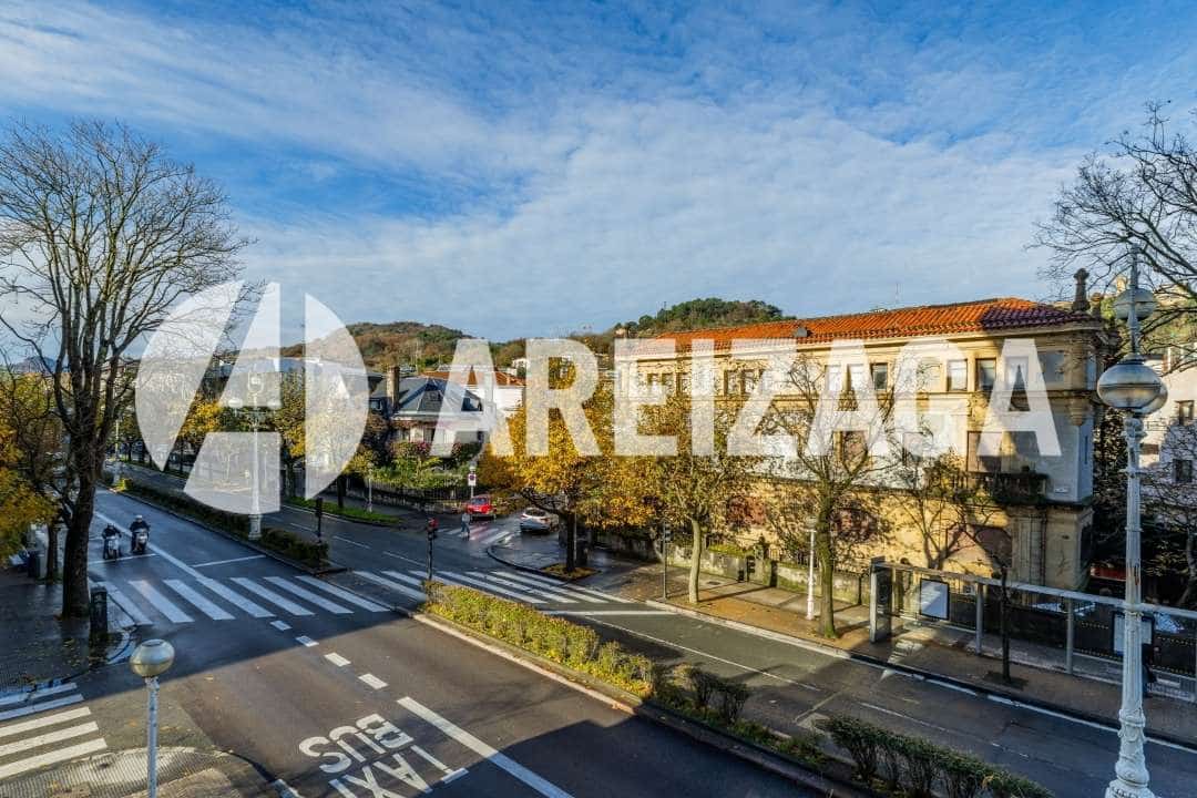 3 bedroom Flat for sale in Donostia-San Sebastian - € 1,135,000 (Ref: 9444904)