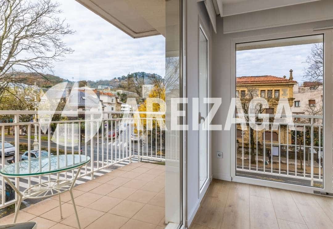 3 bedroom Flat for sale in Donostia-San Sebastian - € 1,135,000 (Ref: 9444904)