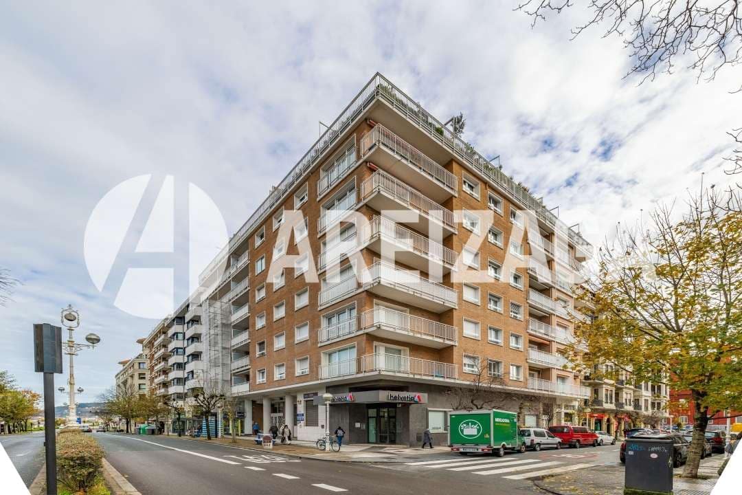 3 bedroom Flat for sale in Donostia-San Sebastian - € 1,135,000 (Ref: 9444904)