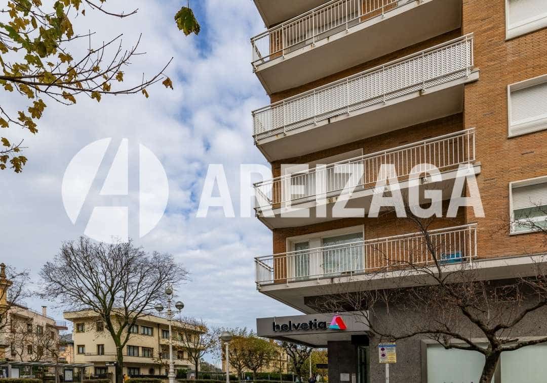3 bedroom Flat for sale in Donostia-San Sebastian - € 1,135,000 (Ref: 9444904)