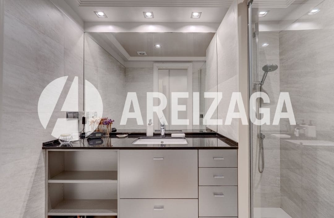 3 makuuhuone Asunto myytävänä paikassa Donostia-San Sebastian mukana uima-altaan - 990 000 € (Ref: 9491459)