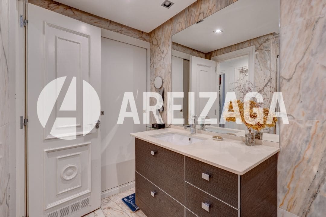 3 makuuhuone Asunto myytävänä paikassa Donostia-San Sebastian mukana uima-altaan - 990 000 € (Ref: 9491459)