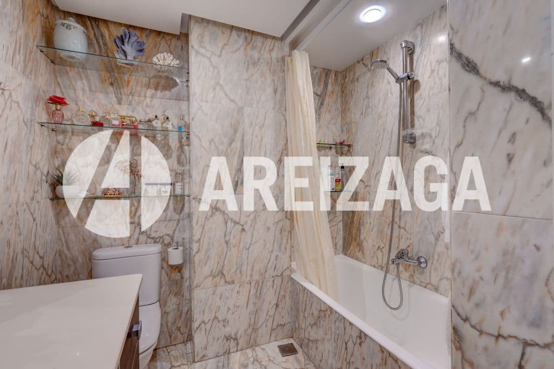 3 makuuhuone Asunto myytävänä paikassa Donostia-San Sebastian mukana uima-altaan - 990 000 € (Ref: 9491459)