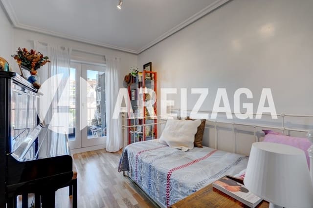 3 makuuhuone Asunto myytävänä paikassa Donostia-San Sebastián mukana uima-altaan - 990 000 € (Ref: 9491459)