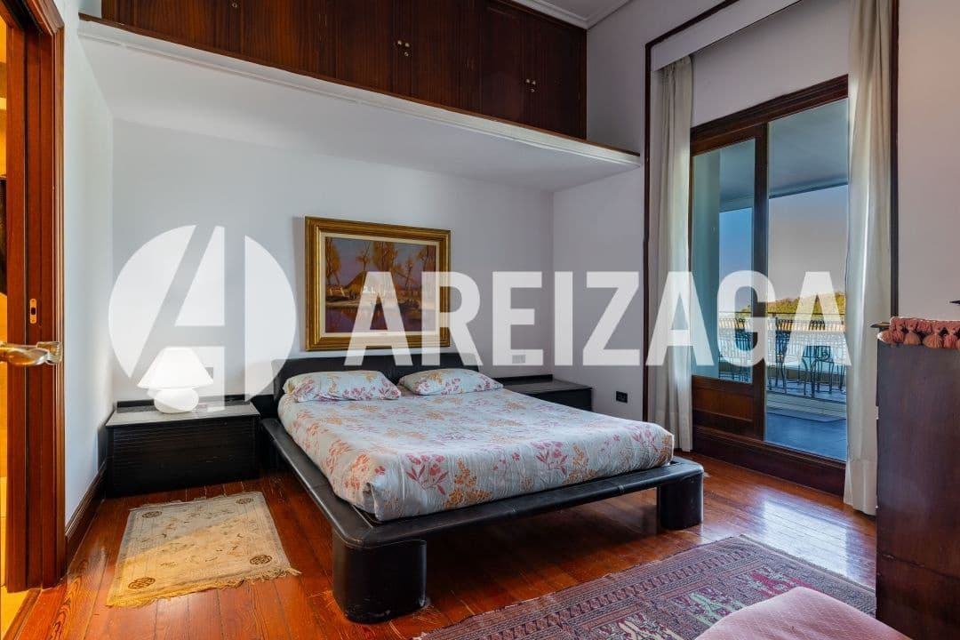 4 bedroom Flat for sale in Donostia-San Sebastian - € 2,600,000 (Ref: 9500950)