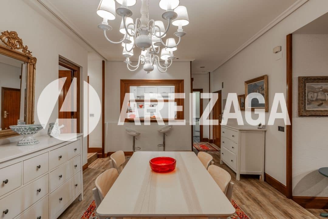 4 bedroom Flat for sale in Donostia-San Sebastian - € 2,600,000 (Ref: 9500950)