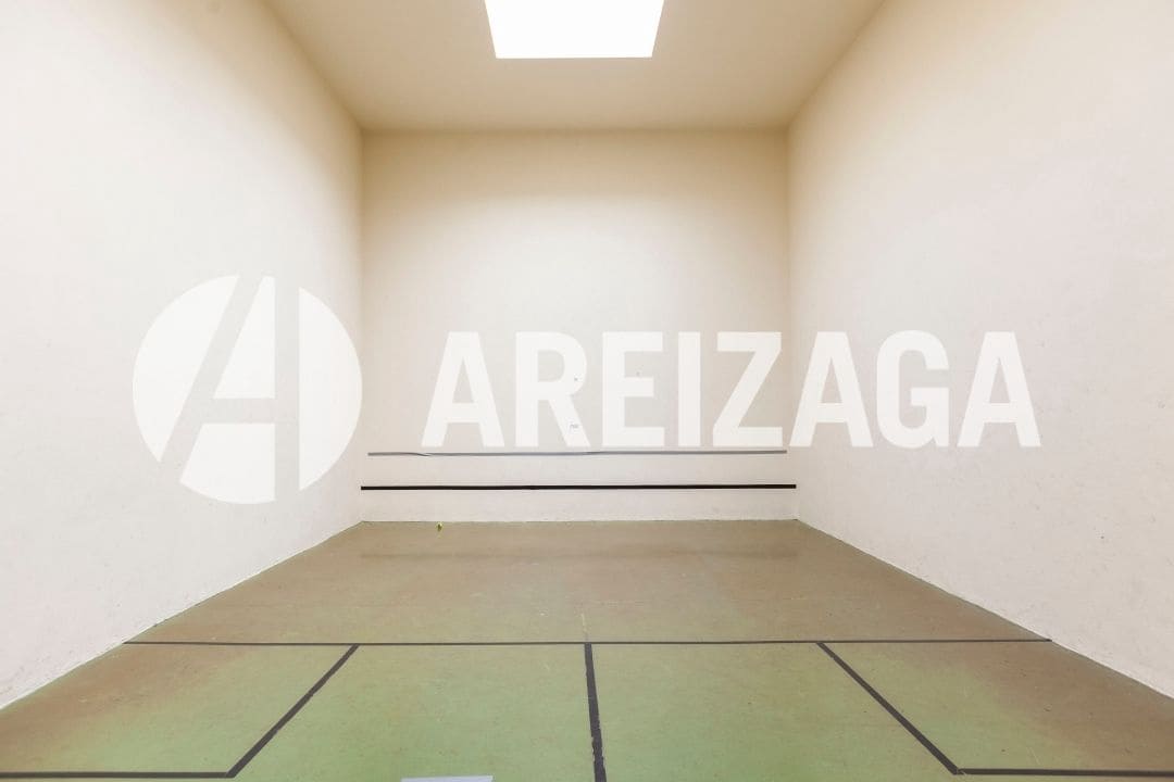 2 bedroom Flat for sale in Donostia-San Sebastian with pool - € 695,000 (Ref: 9539624)