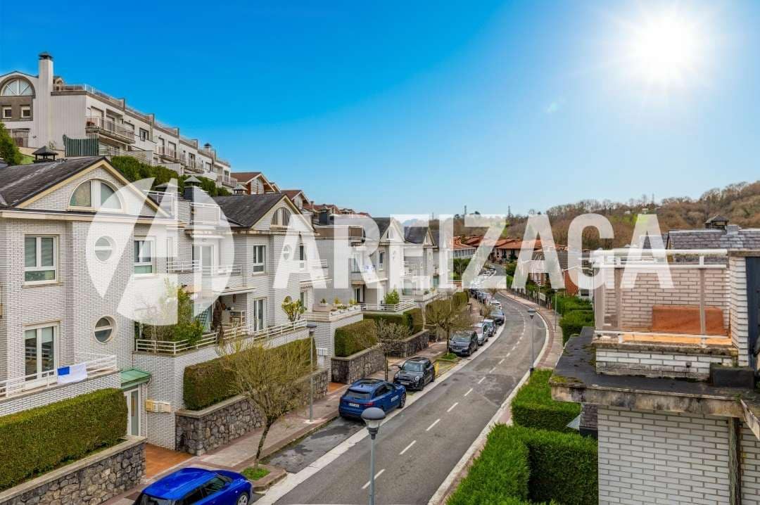 2 bedroom Flat for sale in Donostia-San Sebastian with pool - € 695,000 (Ref: 9539624)