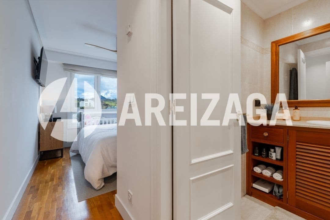 2 bedroom Flat for sale in Donostia-San Sebastian with pool - € 695,000 (Ref: 9539624)